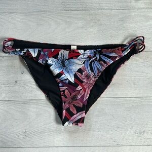 Lululemon Shoreline Bikini‎ Bottom Sz 12 NWOT